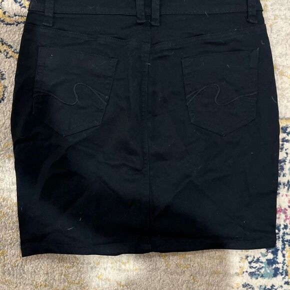 VENUS Black Denim Mini Skirt – Size 8 (US) - Picture 2 of 3